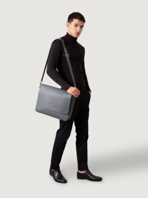 01_-_The_Carismatico_Grey_Leather_Messenger_Bag_Model_Full-2-1666187870624.jpg