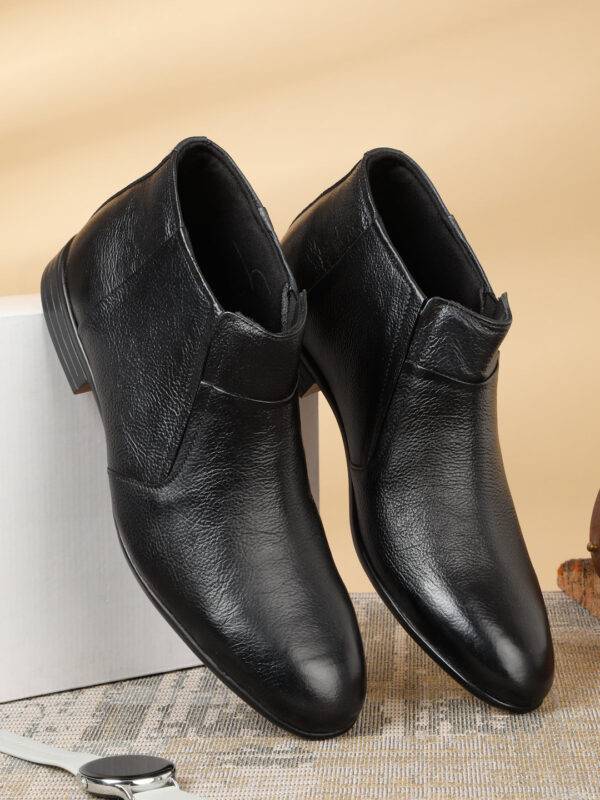 Men's Black Solid Leather Slip-on Boots